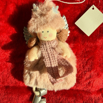 Ingerasi diverse culori de agatat in brad mic