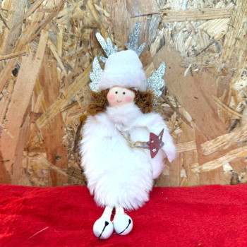 Ingerasi de agatat in brad mari